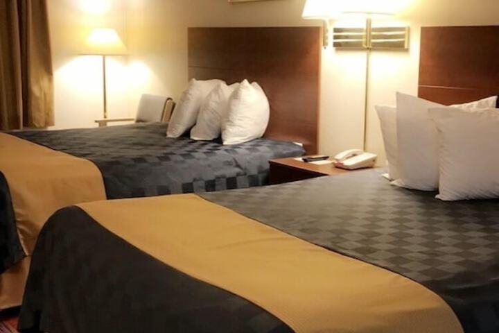 1 Queen Bed (10 of 10)