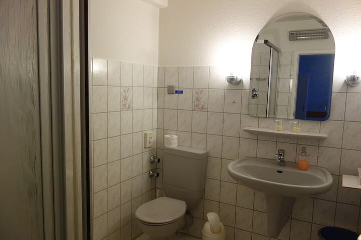 Room 33 of 50