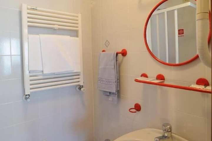 Room 14 of 22