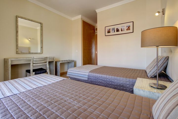 Room 3 of 72
