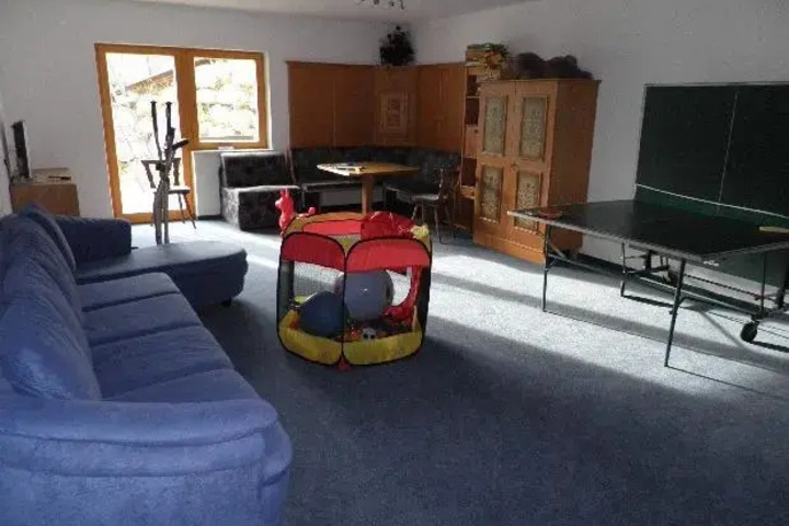 Room 4 of 16