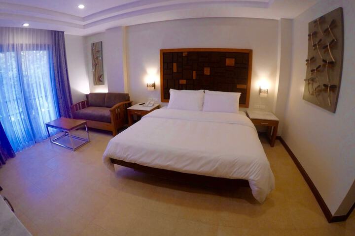 Room 6 of 68