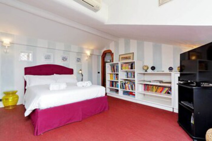 Room 14 of 21