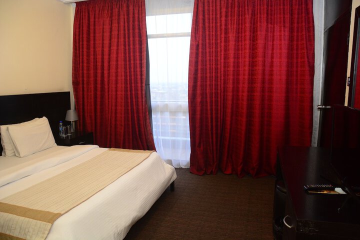 Room 9 of 48