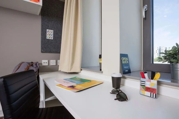 Room 6 of 14