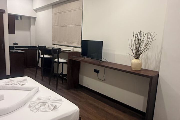 Room 4 of 10