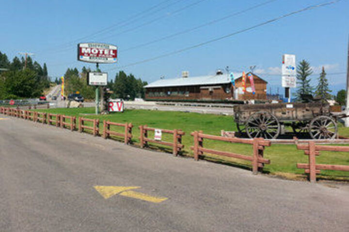 Edgewater Motel