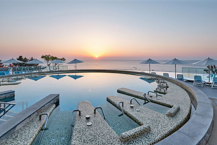 Pool 140 of 181