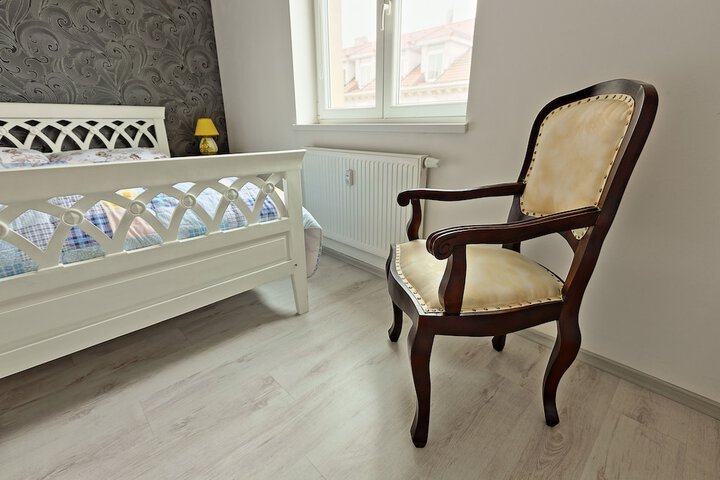 Room 6 of 27