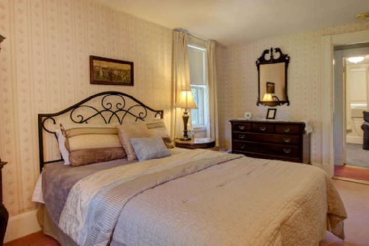 Room 300 of 408