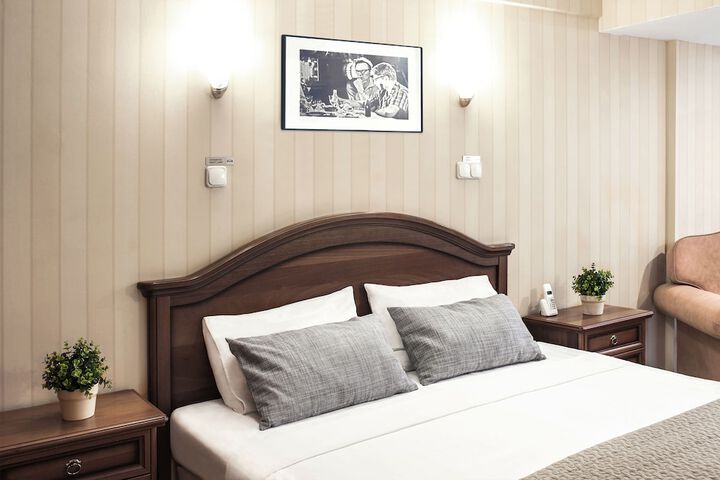 Room 4 of 66