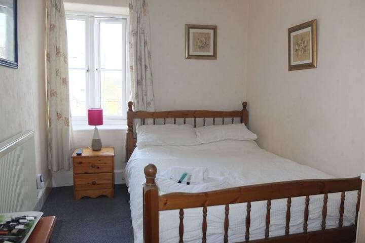Room 4 of 16