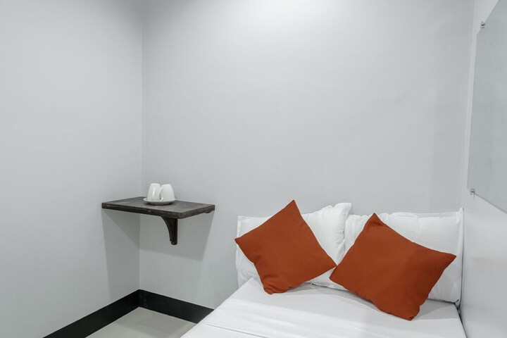 Room 18 of 28