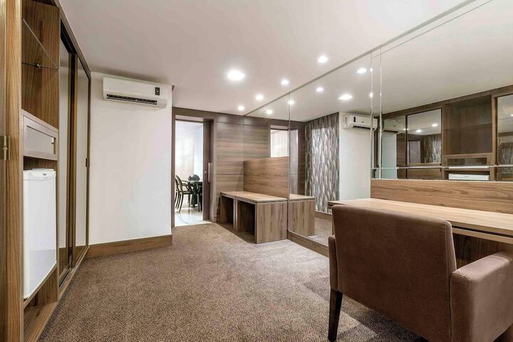 Room 52 of 156