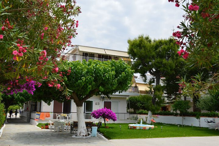 Hotel Exterior 44 of 63