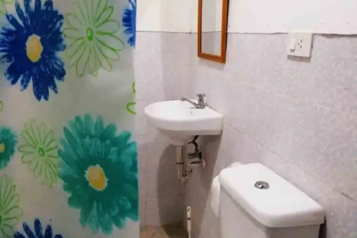 Room 7 of 12