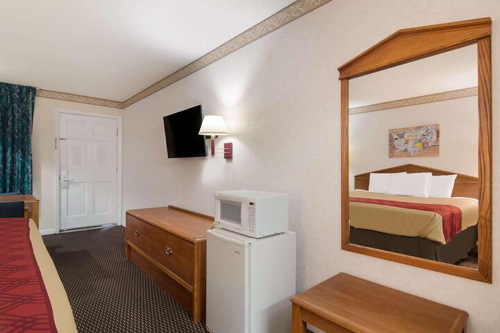 1 King Bed (7 of 10)