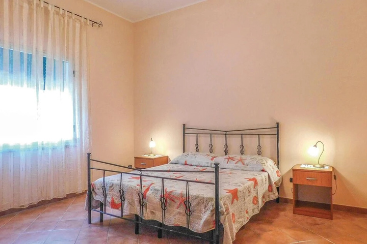 Room 4 of 13