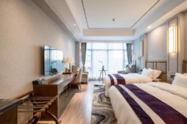 Room 7 of 9