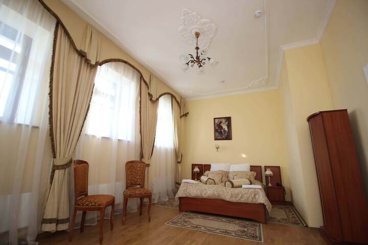 Room 28 of 87