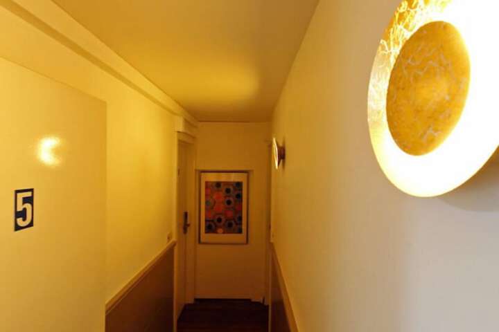 Room 32 of 59