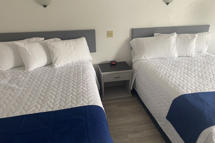Room 13 of 32