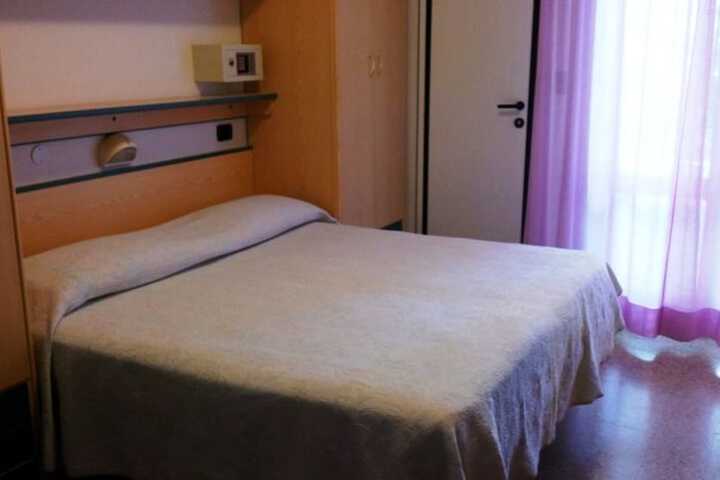 Room 17 of 36
