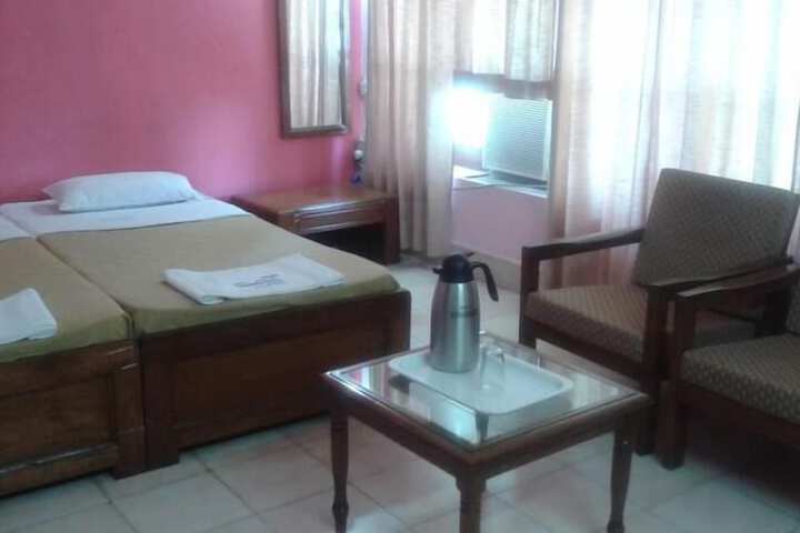 Room 6 of 27