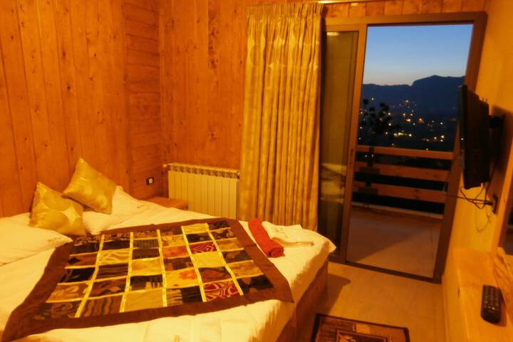 Room 13 of 120