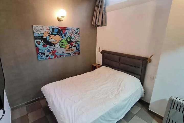 Room 4 of 21