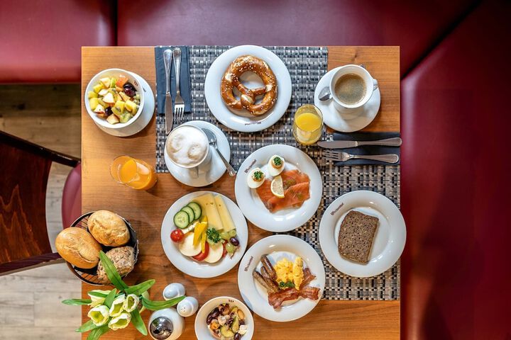 Breakfast/Coffee Service 22 of 33