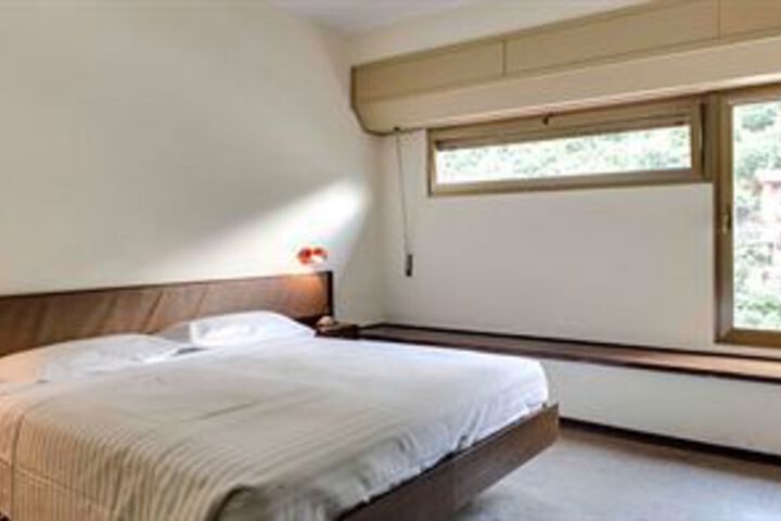 Room 6 of 34
