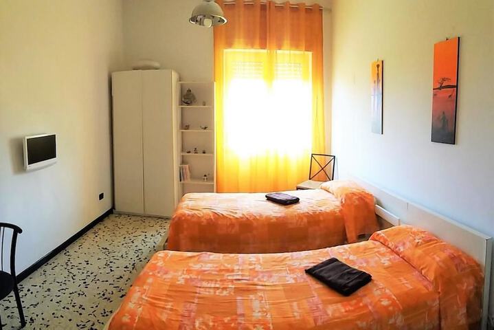 Room 2 of 6
