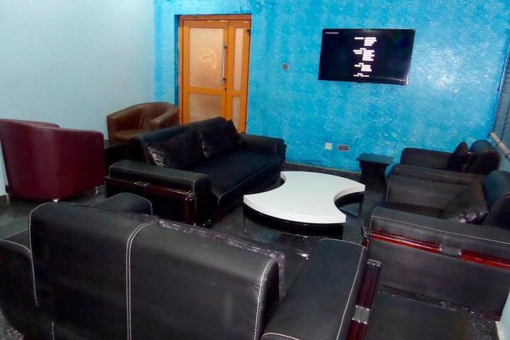 Lounge 13 of 15