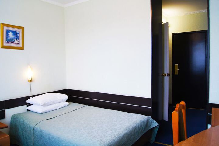 Room 33 of 120