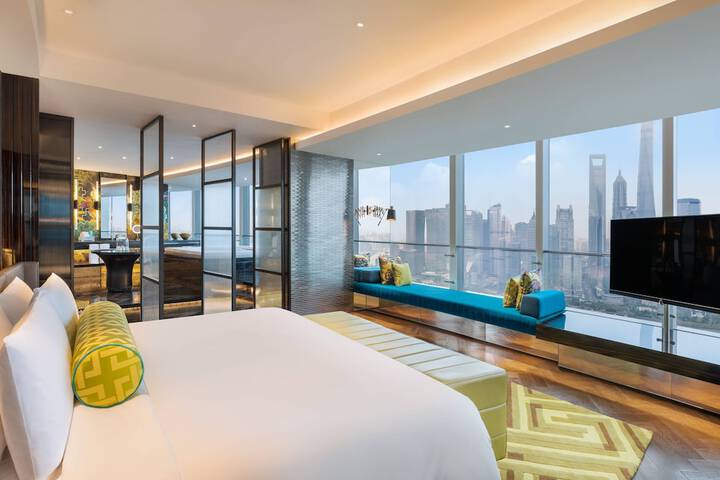 Room 27 of 102