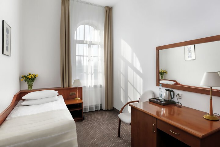Room 12 of 42