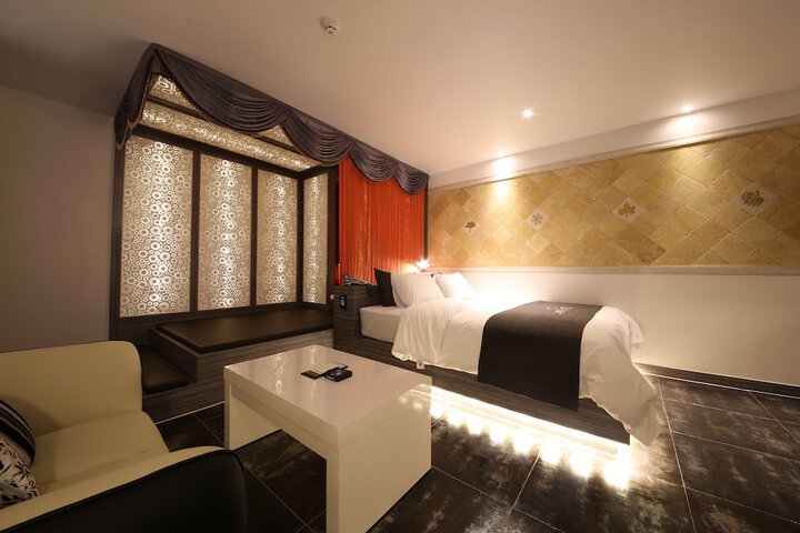 Room 16 of 65