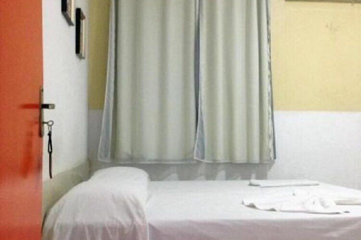 Room 9 of 23