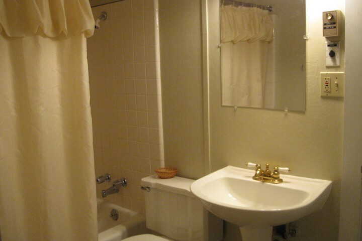 Room 13 of 16