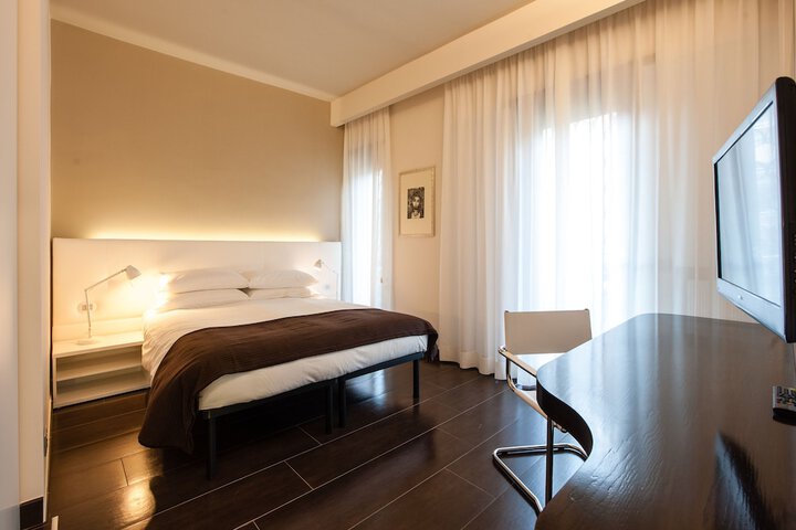 Room 15 of 33