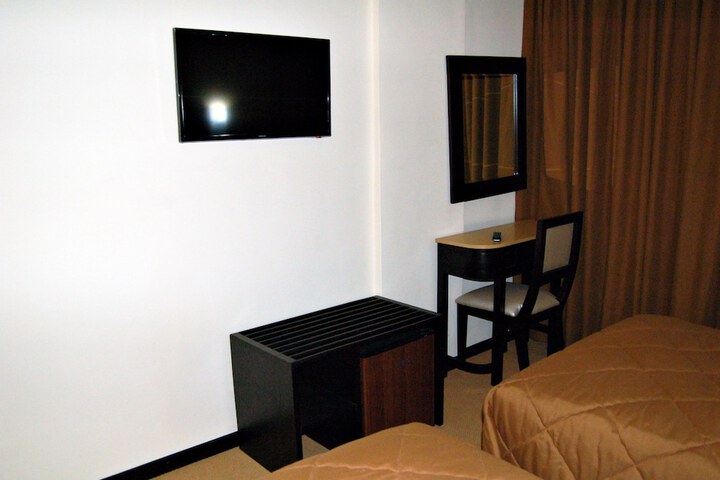 Room 9 of 32