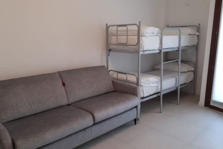 Room 12 of 25