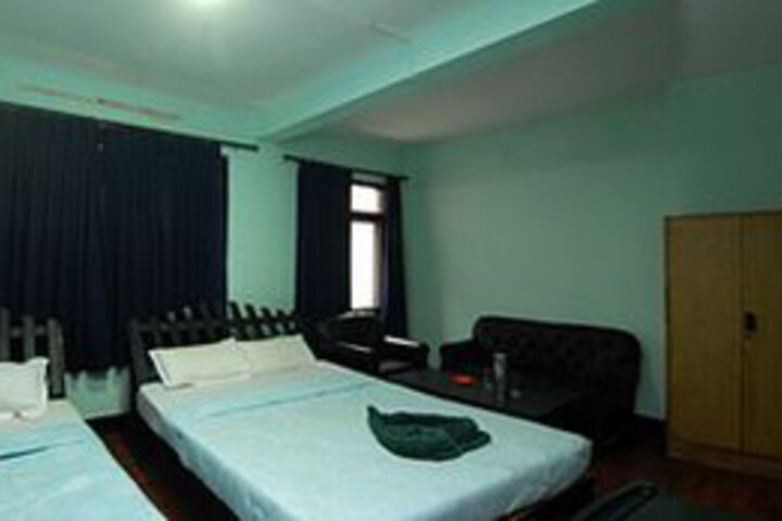 Room 6 of 28