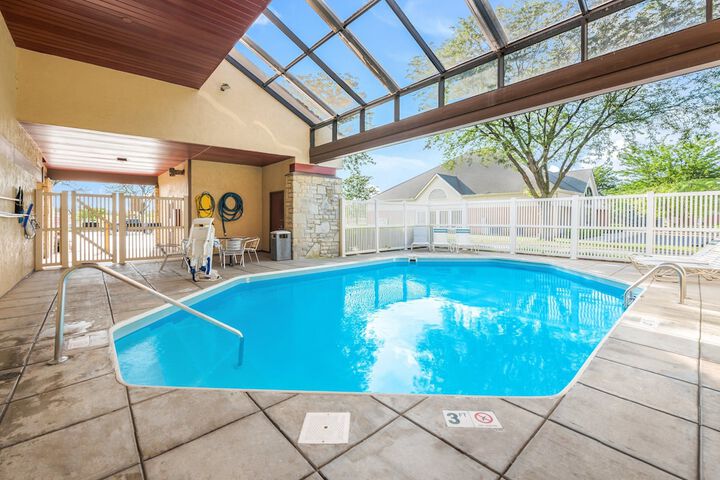 Indoor/outdoor pool