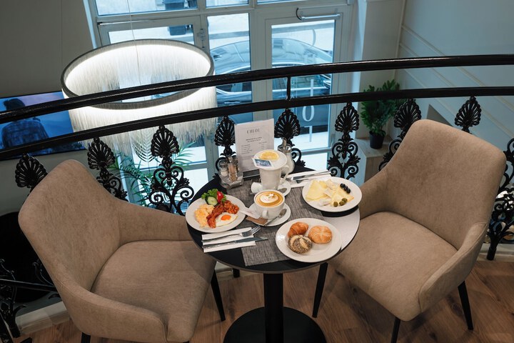 Breakfast/Coffee Service 79 of 95