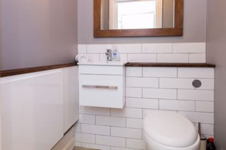 Room 5 of 33
