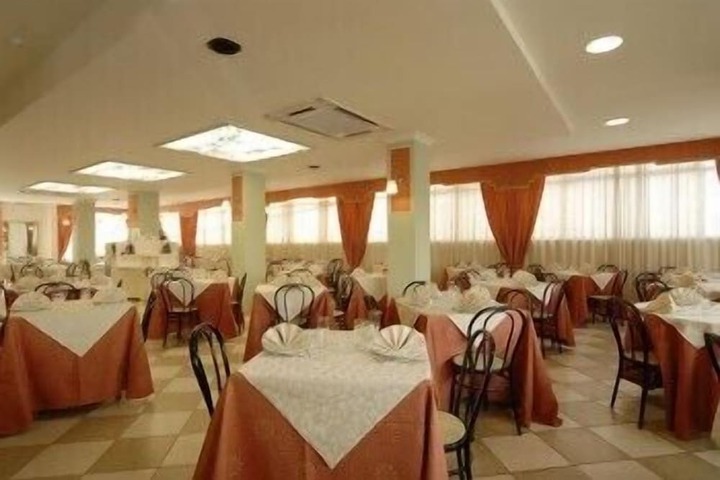 Dining 46 of 62