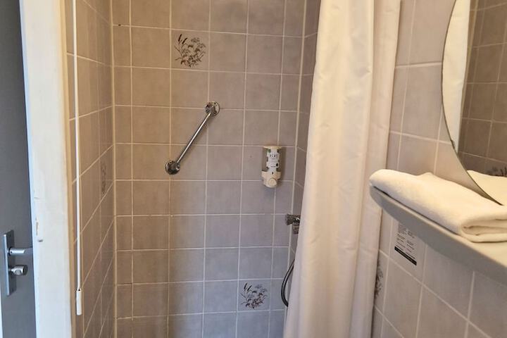 Room 7 of 37