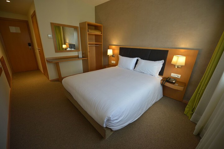 Room 2 of 19